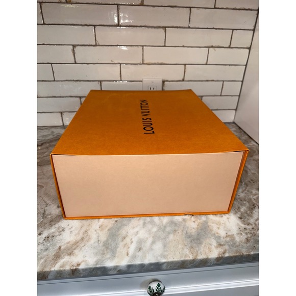 Louis Vuitton OnTheGo MM Monogram Empreinte Leather Tourterelle Tote Bag M45494 - Picture 8 of 8